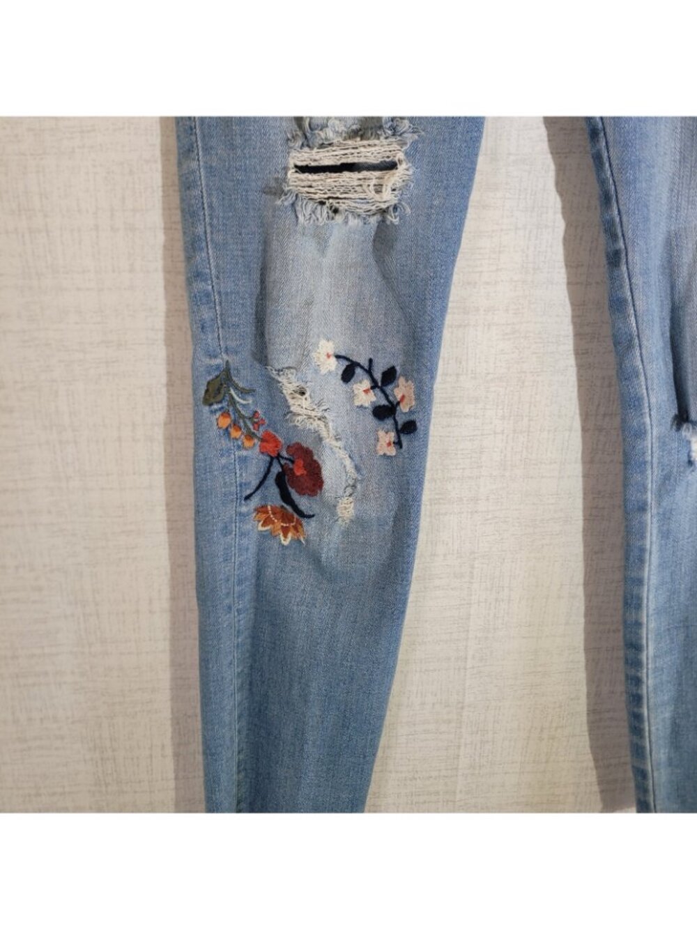 Abercrombie Fitch Harper Low Rise Ankle Jeans Womens 26 Distressed Embroidered - Picture 4 of 7
